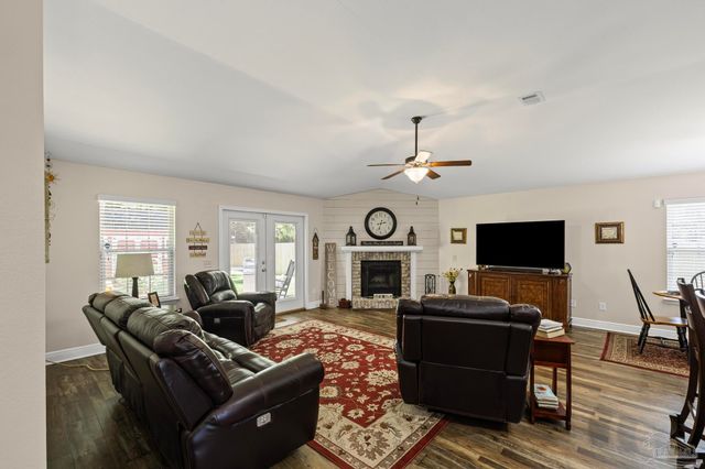 6065 Autumn Pines Cir, Pace, FL 32571