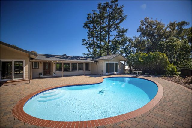 488 Knoll Drive, Los Altos, CA 94024