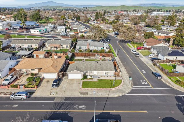 7865 Tamarack Dr, Dublin, CA 94568