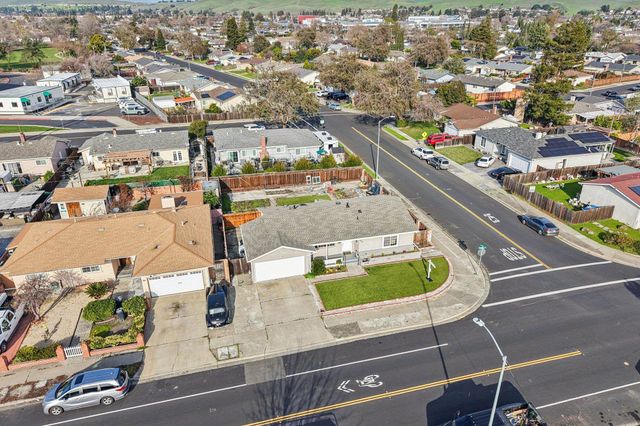 7865 Tamarack Dr, Dublin, CA 94568