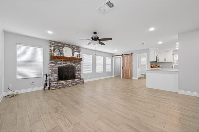 2127 Whispering Trails Circle, Kingwood, TX 77339