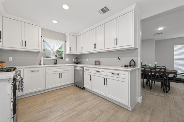 2127 Whispering Trails Circle, Kingwood, TX 77339