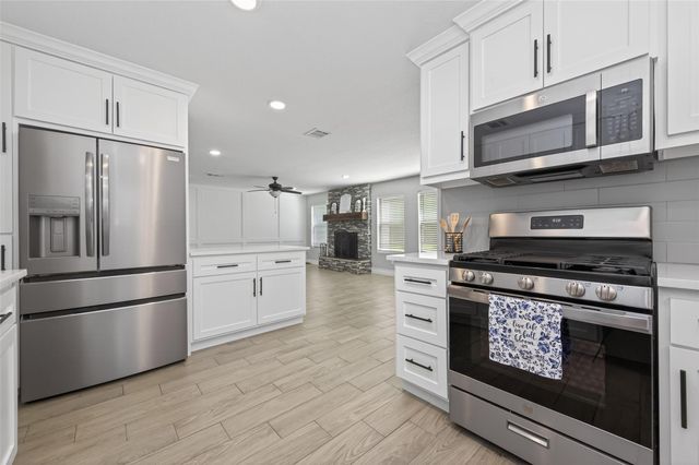 2127 Whispering Trails Circle, Kingwood, TX 77339