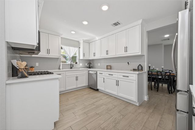 2127 Whispering Trails Circle, Kingwood, TX 77339