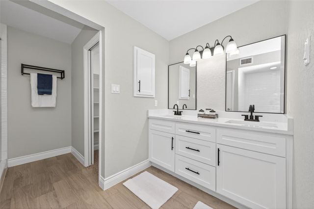 2127 Whispering Trails Circle, Kingwood, TX 77339