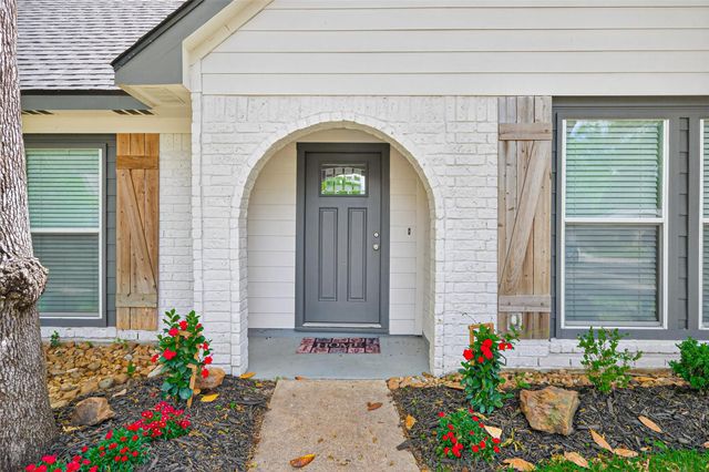 2127 Whispering Trails Circle, Kingwood, TX 77339