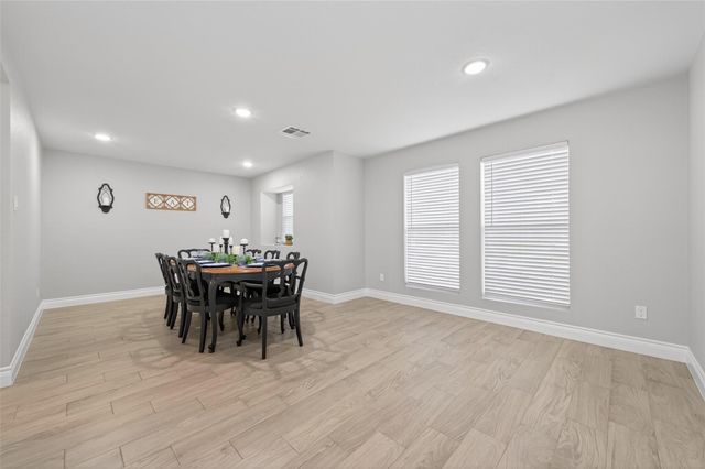 2127 Whispering Trails Circle, Kingwood, TX 77339