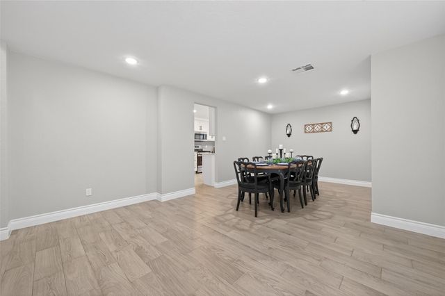 2127 Whispering Trails Circle, Kingwood, TX 77339