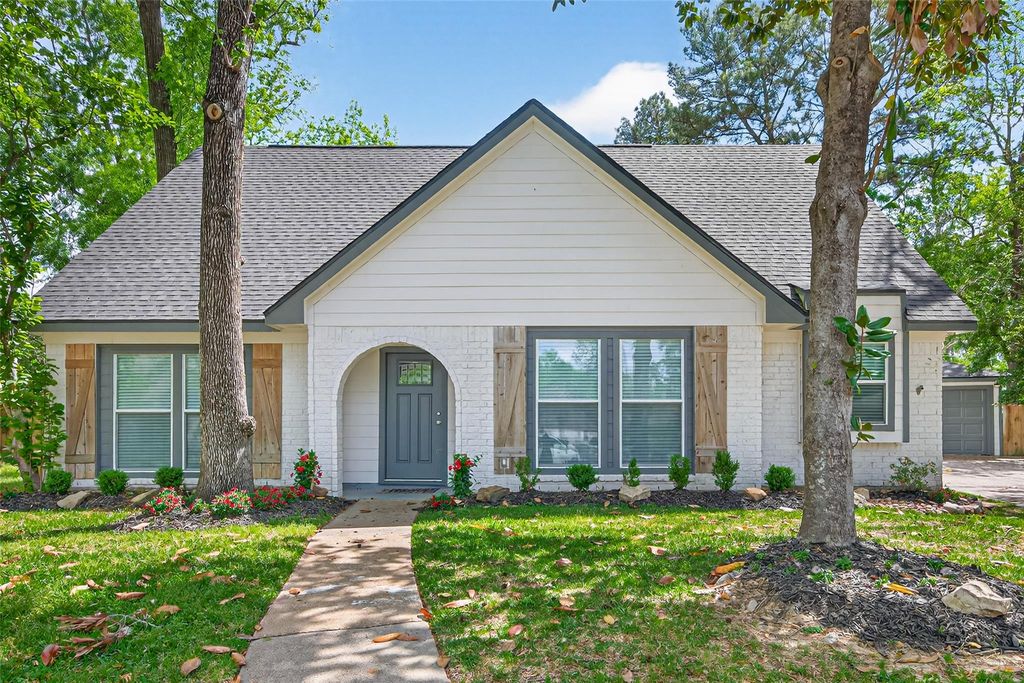 2127 Whispering Trails Circle, Kingwood, TX 77339