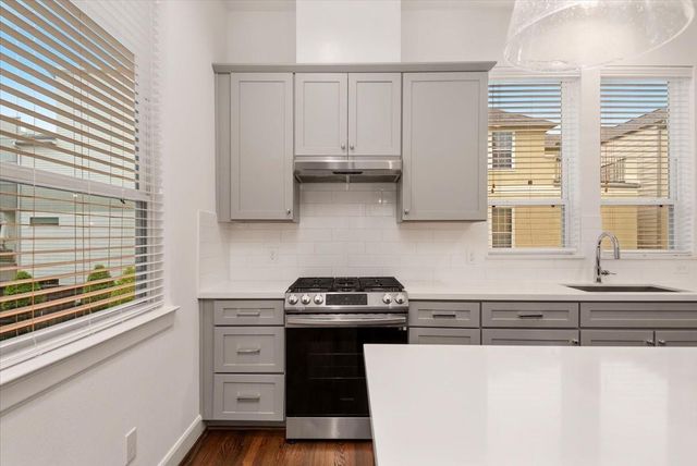 2777 Clinton Drive, Houston, TX 77020