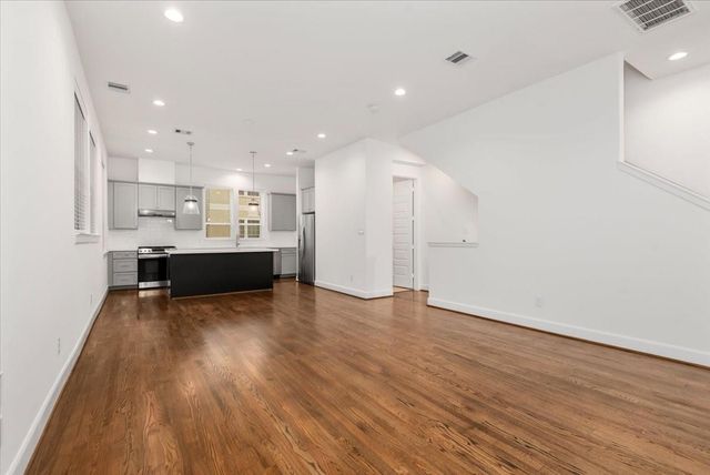 2777 Clinton Drive, Houston, TX 77020