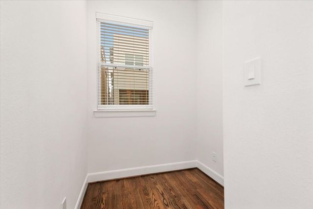 2777 Clinton Drive, Houston, TX 77020