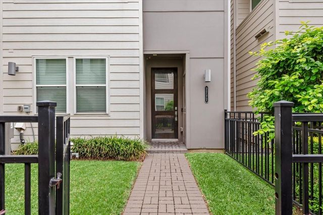 2777 Clinton Drive, Houston, TX 77020