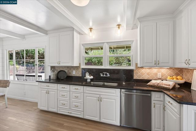 229 Manzanita Dr, Orinda, CA 94563