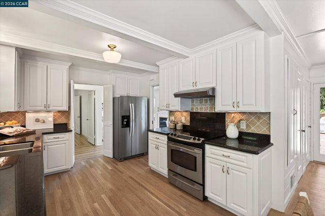 229 Manzanita Dr, Orinda, CA 94563