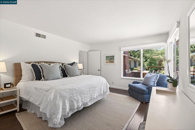 229 Manzanita Dr, Orinda, CA 94563