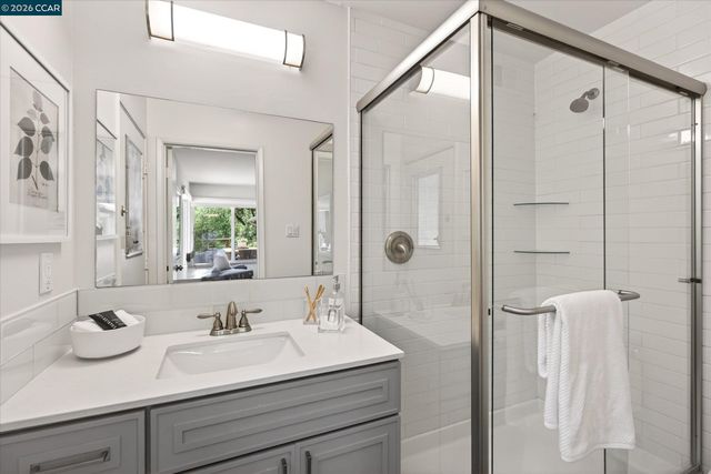 229 Manzanita Dr, Orinda, CA 94563