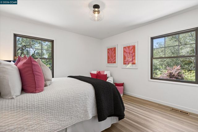 229 Manzanita Dr, Orinda, CA 94563