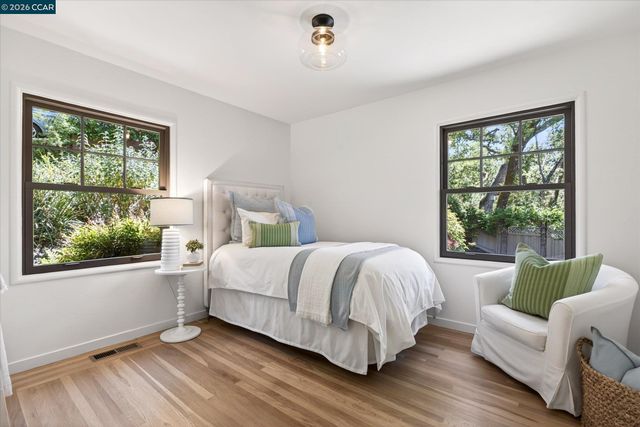 229 Manzanita Dr, Orinda, CA 94563