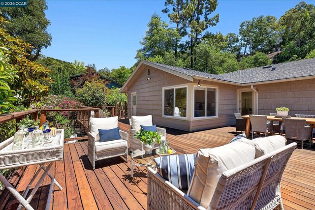 229 Manzanita Dr, Orinda, CA 94563