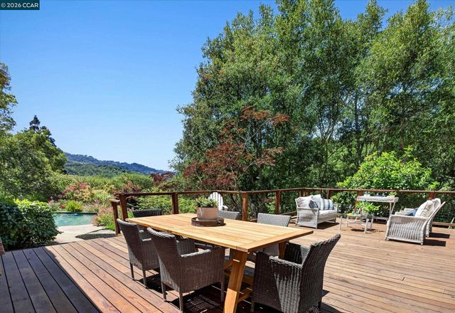 229 Manzanita Dr, Orinda, CA 94563