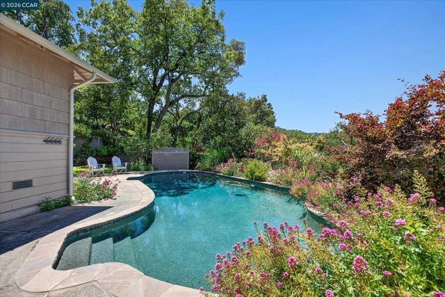 229 Manzanita Dr, Orinda, CA 94563