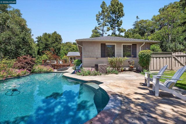 229 Manzanita Dr, Orinda, CA 94563