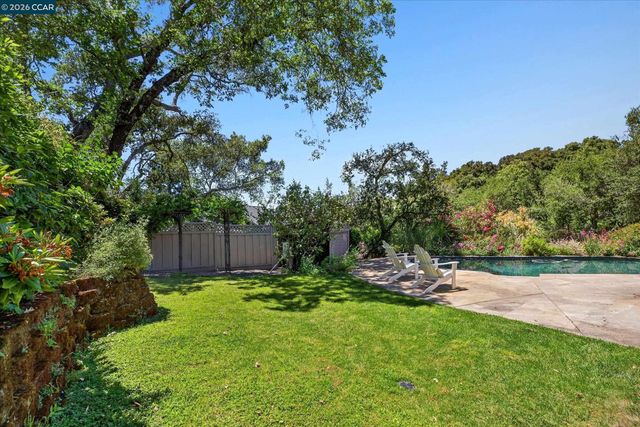229 Manzanita Dr, Orinda, CA 94563