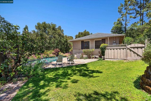 229 Manzanita Dr, Orinda, CA 94563
