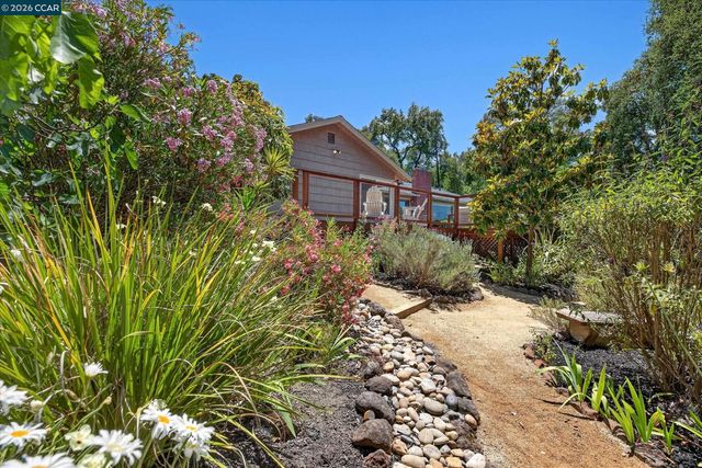 229 Manzanita Dr, Orinda, CA 94563