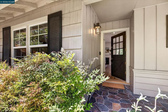 229 Manzanita Dr, Orinda, CA 94563