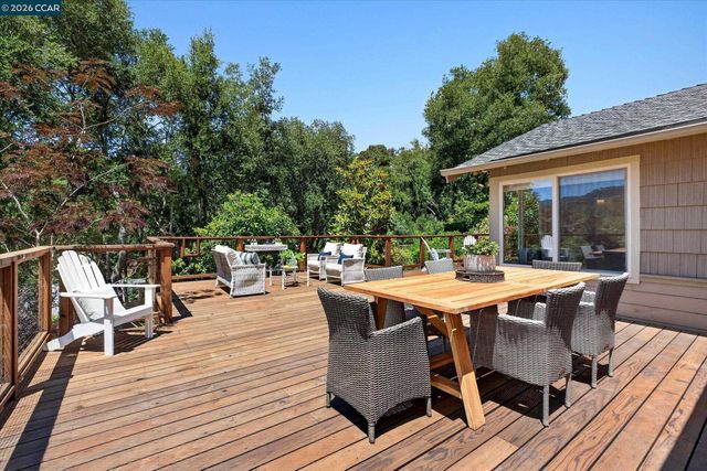 229 Manzanita Dr, Orinda, CA 94563