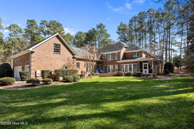 32 Glenbarr Court, Pinehurst, NC 28374