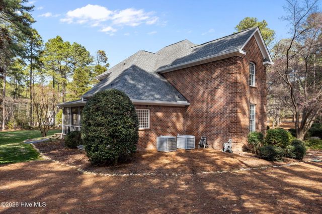32 Glenbarr Court, Pinehurst, NC 28374