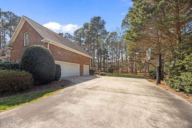 32 Glenbarr Court, Pinehurst, NC 28374