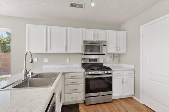 7612 Banyon Avenue NW, Albuquerque, NM 87114