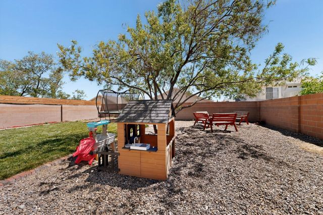 7612 Banyon Avenue NW, Albuquerque, NM 87114