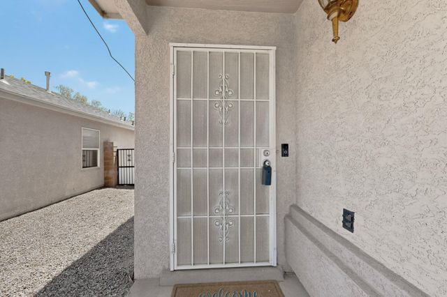 7612 Banyon Avenue NW, Albuquerque, NM 87114