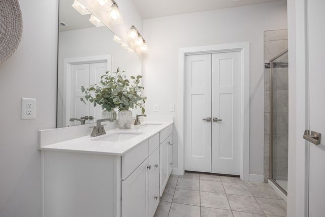 1610 Lila Dr, Murfreesboro, TN 37128