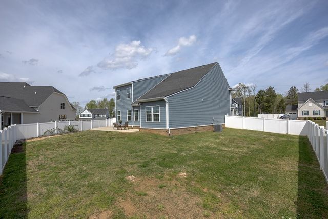 1610 Lila Dr, Murfreesboro, TN 37128