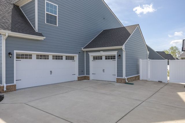 1610 Lila Dr, Murfreesboro, TN 37128