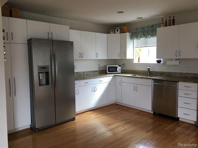 156 Arthur Avenue, Troy, MI 48083