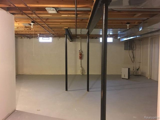 156 Arthur Avenue, Troy, MI 48083