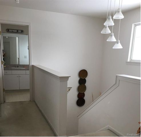 156 Arthur Avenue, Troy, MI 48083