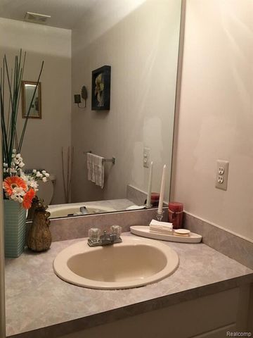 156 Arthur Avenue, Troy, MI 48083