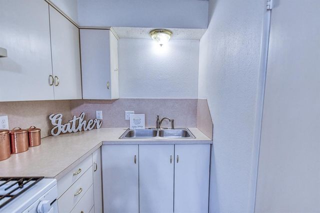 2704 Yorkshire Avenue, Moore, OK 73160