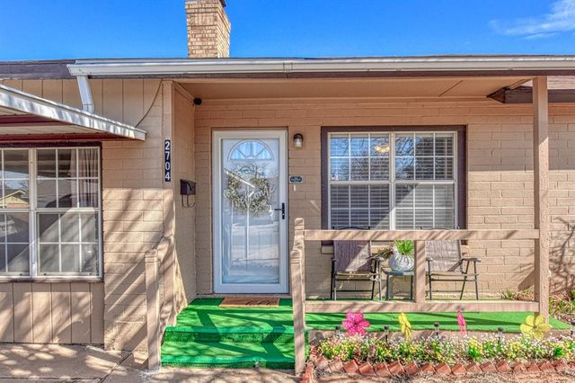 2704 Yorkshire Avenue, Moore, OK 73160