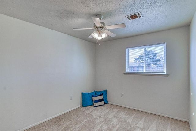 2704 Yorkshire Avenue, Moore, OK 73160