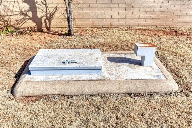 2704 Yorkshire Avenue, Moore, OK 73160