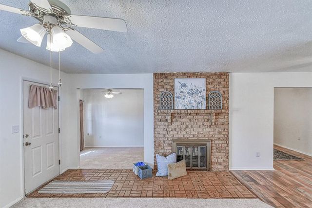 2704 Yorkshire Avenue, Moore, OK 73160